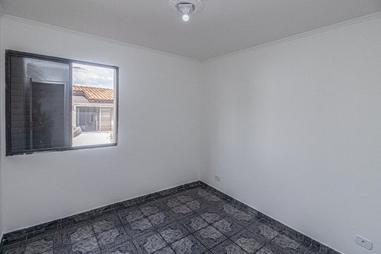 quarto 1_2 de casa para alugar com 1 quarto, 29m² em Vila Cristalia, São Paulo