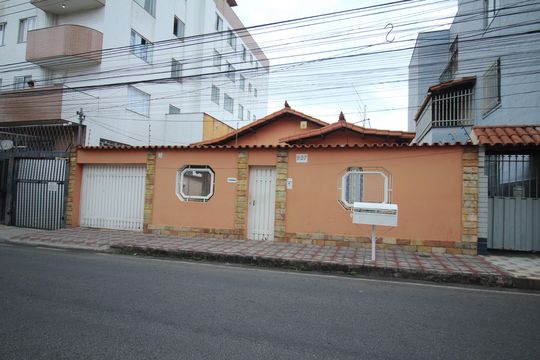 Fachada de casa à venda com 4 quartos, 280m² em Eldorado, Contagem