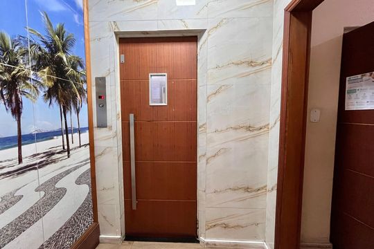 Portaria  de apartamento para alugar com 2 quartos, 70m² em Copacabana, Rio de Janeiro