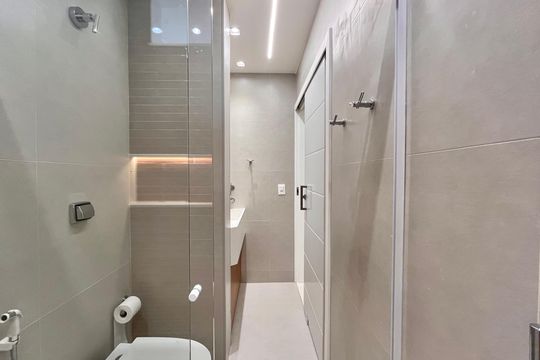 Banheiro social  de apartamento para alugar com 2 quartos, 70m² em Copacabana, Rio de Janeiro