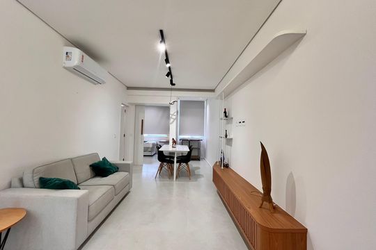 Sala  de apartamento para alugar com 2 quartos, 70m² em Copacabana, Rio de Janeiro