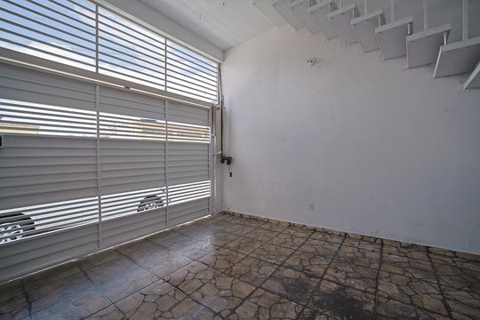 Garagem de casa à venda com 1 quarto, 120m² em Jardim Fernandes, São Paulo
