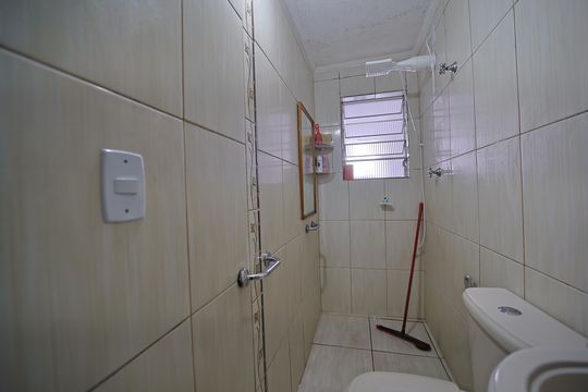 Banheiro de casa à venda com 1 quarto, 120m² em Jardim Fernandes, São Paulo