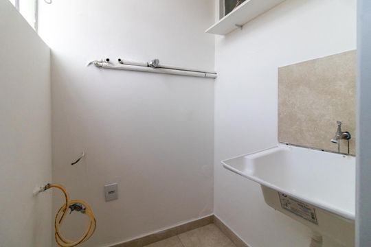 Cozinha e Área de Serviço de apartamento para alugar com 2 quartos, 55m² em Petrópolis, Porto Alegre