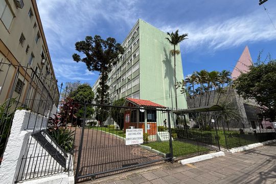 Fachada de apartamento para alugar com 2 quartos, 55m² em Petrópolis, Porto Alegre