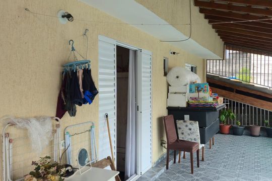Varanda Quartos 01 e 02 e Area de Serviço  de casa à venda com 3 quartos, 263m² em Jardim Flor da Montanha, Guarulhos