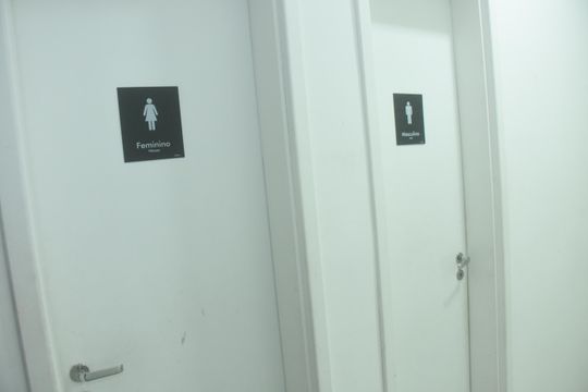 Banheiro da Churrasqueira de apartamento para alugar com 1 quarto, 44m² em Jardim Avelino, São Paulo