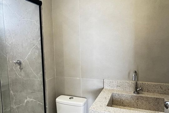 Banheiro de apartamento para alugar com 2 quartos, 46m² em Vila Curuçá, Santo André