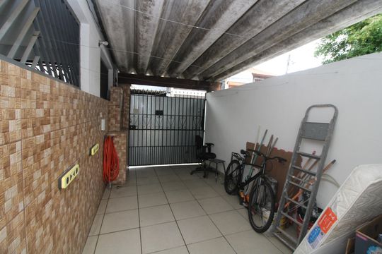 garagem de casa para alugar com 2 quartos, 60m² em Jardim Laone, São Paulo