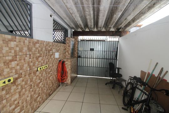 garagem de casa para alugar com 2 quartos, 60m² em Jardim Laone, São Paulo