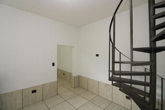 Sala de casa para alugar com 2 quartos, 60m² em Jardim Laone, São Paulo