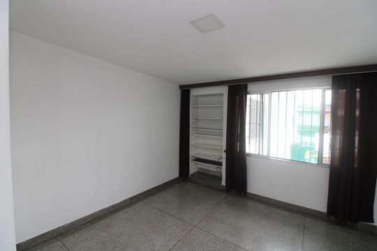 Quarto 2 de casa para alugar com 2 quartos, 60m² em Jardim Laone, São Paulo