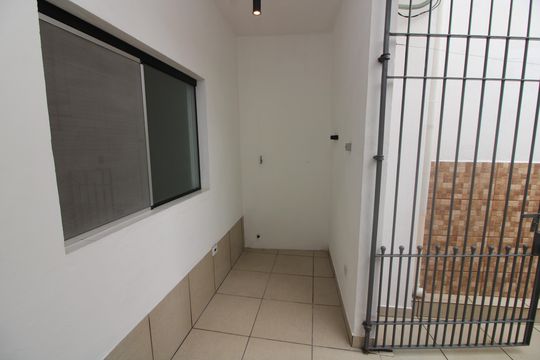 entrada de casa para alugar com 2 quartos, 60m² em Jardim Laone, São Paulo