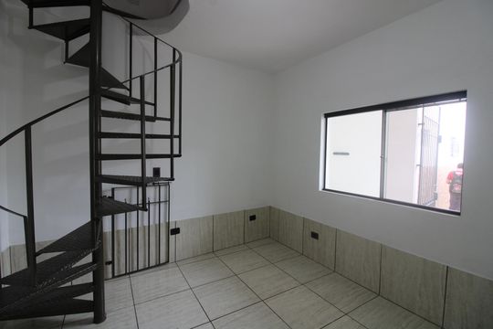 Casa para alugar com 2 quartos, 60m² em Jardim Laone, São Paulo