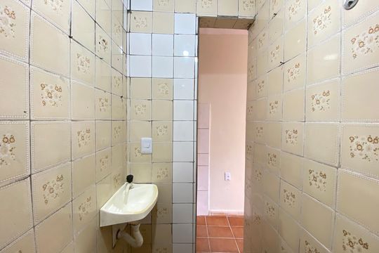 Banheiro de kitnet/studio para alugar com 1 quarto, 24m² em Piedade, Rio de Janeiro