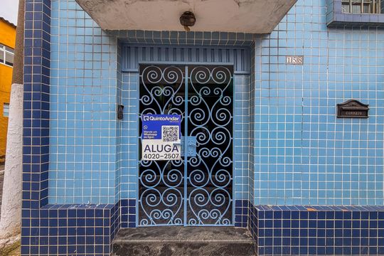 Fachada + Plaquinha de kitnet/studio para alugar com 1 quarto, 18m² em Cambuci, São Paulo