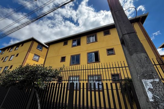 Fachada de apartamento à venda com 2 quartos, 47m² em Sítio Cercado, Curitiba