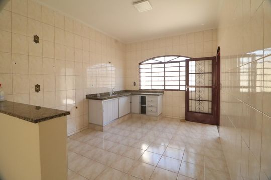 Casa para alugar com 4 quartos, 200m² em Vila Aeroporto, Campinas