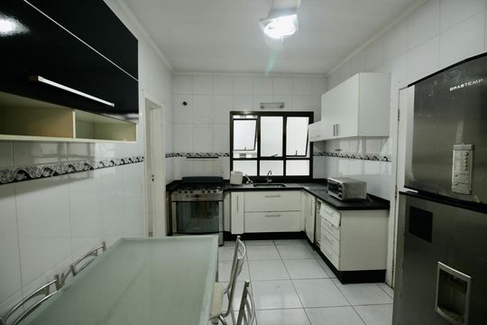 Cozinha  de apartamento para alugar com 3 quartos, 133m² em Embaré, Santos