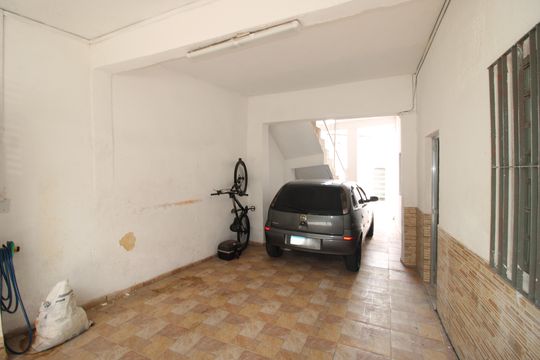 Garagem de casa para alugar com 3 quartos, 98m² em Jardim das Camelias, São Paulo