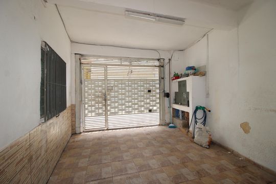 Garagem de casa para alugar com 3 quartos, 98m² em Jardim das Camelias, São Paulo