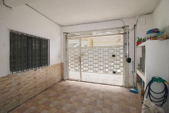 Garagem de casa para alugar com 3 quartos, 98m² em Jardim das Camelias, São Paulo