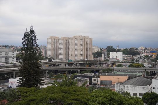 Vista Sala de apartamento para alugar com 2 quartos, 56m² em Jardim Itapemirim, São Paulo
