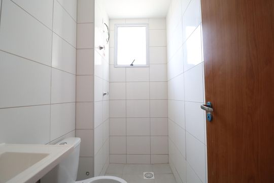 Banheiro do Quarto 1 de apartamento para alugar com 2 quartos, 50m² em Jardim Patricia, Uberlândia