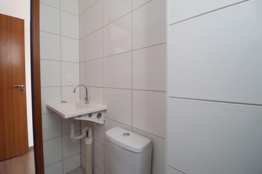 Banheiro do Quarto 1 de apartamento para alugar com 2 quartos, 50m² em Jardim Patricia, Uberlândia