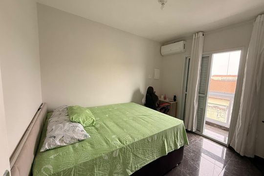 Quarto 1 de casa para alugar com 2 quartos, 108m² em Vila Marieta, São Paulo