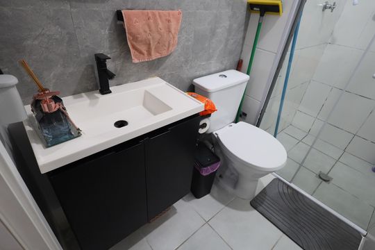 Banheiro de apartamento à venda com 2 quartos, 36m² em Presidente Altino, Osasco