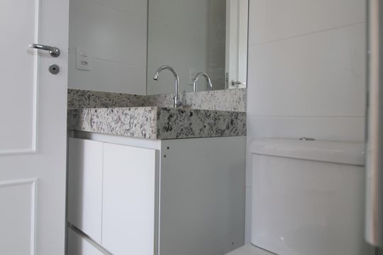 Banheiro da Suite de apartamento para alugar com 2 quartos, 68m² em Serrano, Belo Horizonte