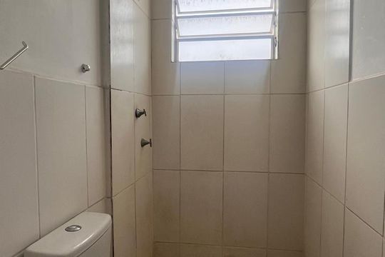 Banheiro de apartamento para alugar com 2 quartos, 45m² em Santa Terezinha, Piracicaba