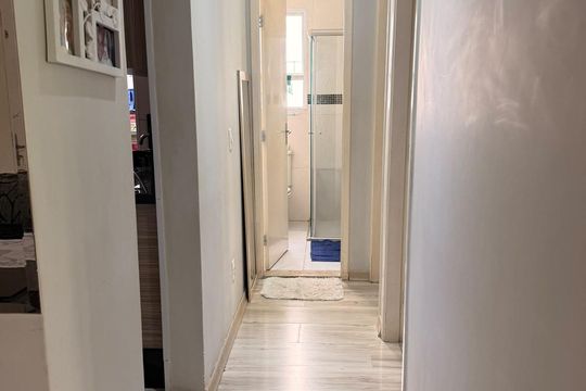 Corredor de apartamento para alugar com 2 quartos, 56m² em Bairro Jardim Nossa Senhora das Graças, Cotia
