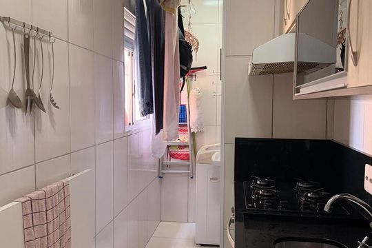 Área de serviço de apartamento para alugar com 2 quartos, 56m² em Bairro Jardim Nossa Senhora das Graças, Cotia