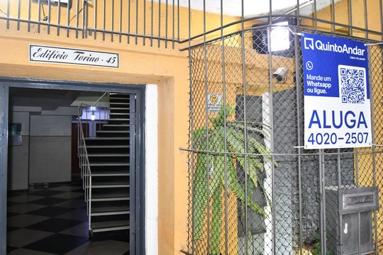 Placa de apartamento à venda com 3 quartos, 68m² em Centro, Curitiba