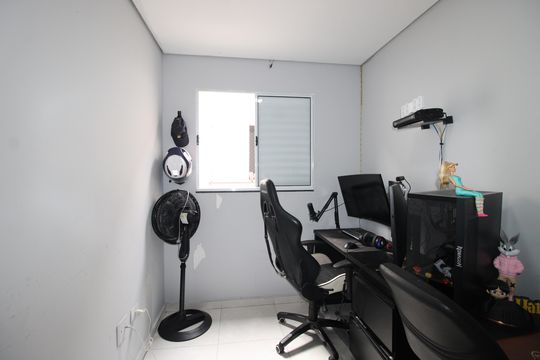 Quarto 1 de apartamento para alugar com 2 quartos, 40m² em Itaquera, São Paulo