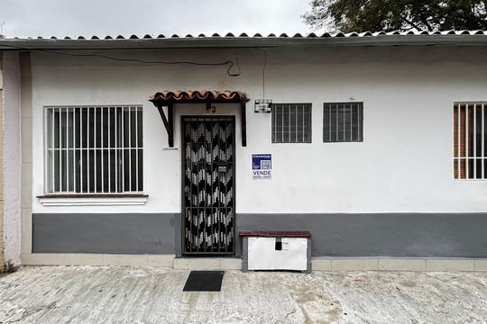 Fachada de casa à venda com 2 quartos, 58m² em Centro, Santo André