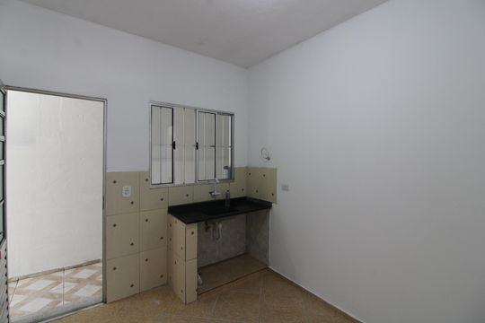 Sala / Cozinha de casa para alugar com 1 quarto, 30m² em Vila Guaraciaba, São Paulo