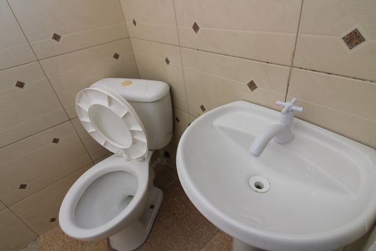 Banheiro de casa para alugar com 1 quarto, 30m² em Vila Guaraciaba, São Paulo