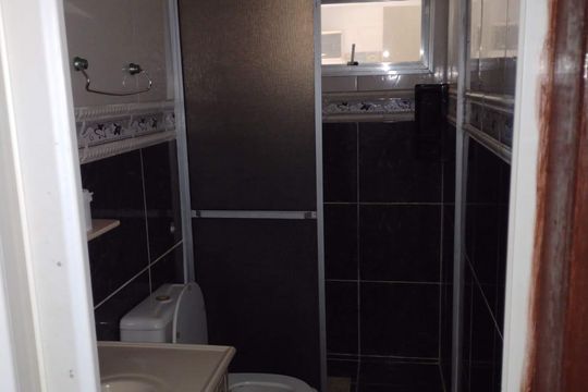 Banheiro de casa para alugar com 2 quartos, 132m² em Jardim do Salso, Porto Alegre