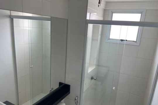 Banheiro de apartamento para alugar com 2 quartos, 57m² em Vila Progresso, Campinas