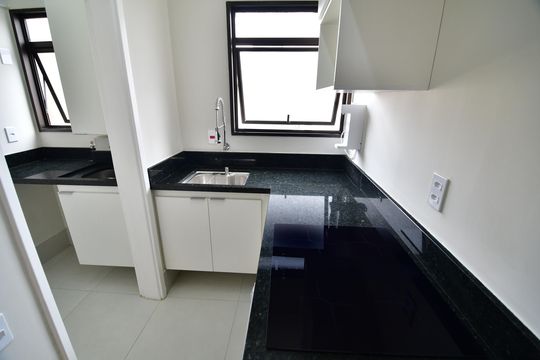 Cozinha de apartamento à venda com 1 quarto, 60m² em Cambuí, Campinas