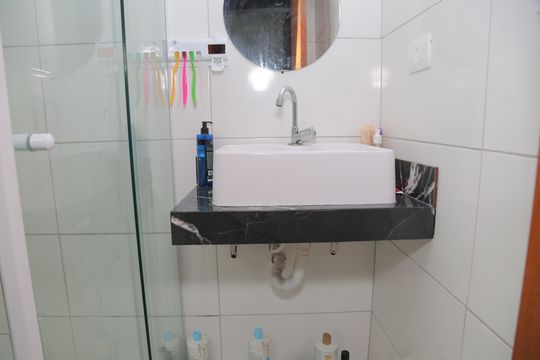 Banheiro de casa de condomínio à venda com 2 quartos, 42m² em Jardim Lideranca, São Paulo