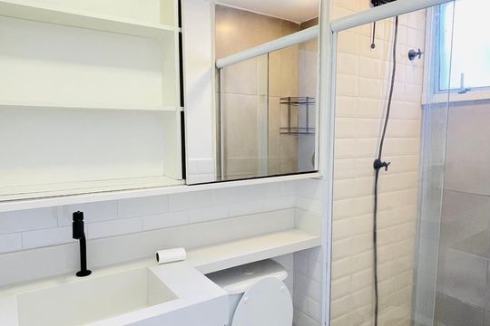 Banheiro de apartamento para alugar com 2 quartos, 45m² em Jardim Isis, Cotia