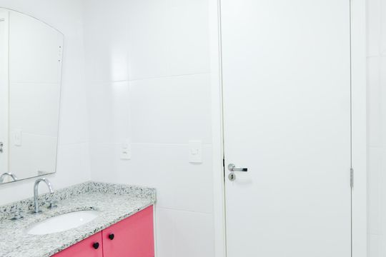 Banheiro da Suíte 1  de apartamento para alugar com 2 quartos, 86m² em Jardim Tabatinga, Guarulhos