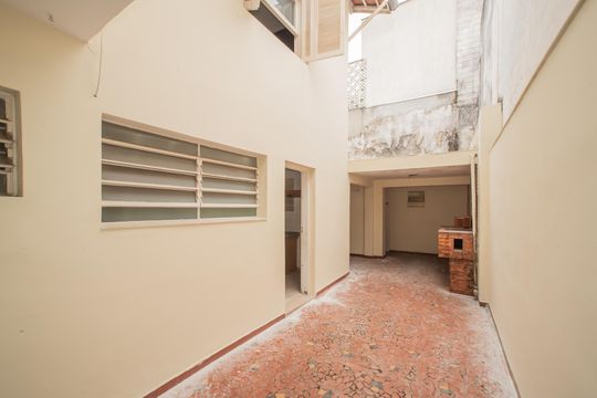 Quintal de casa à venda com 3 quartos, 150m² em Mirandópolis, São Paulo