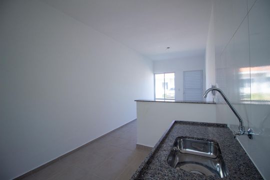 Cozinha de casa de condomínio para alugar com 2 quartos, 53m² em Lopes de Oliveira, Sorocaba