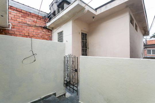 Quintal  de casa para alugar com 1 quarto, 20m² em Vila Carmosina, São Paulo