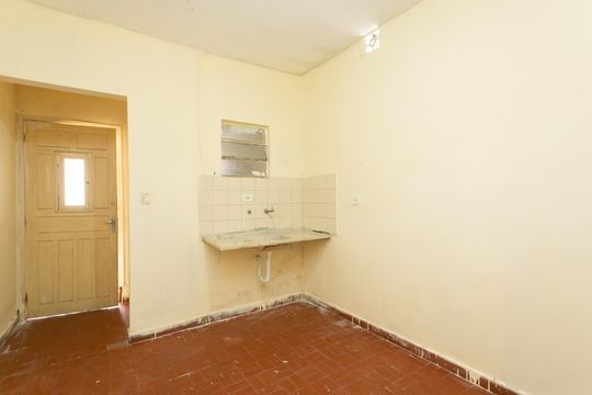 Cozinha  de casa para alugar com 1 quarto, 20m² em Vila Carmosina, São Paulo